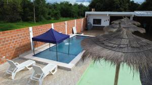 Large country house with pool and large kitchen