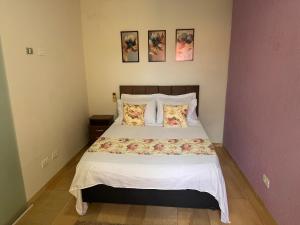 Sobrado 2q no centro de Ourinhos, ar-cond e vaga