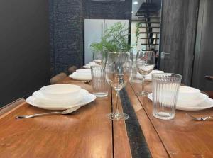 Self Check-in - HOUSE BKK96 Old Town Oasis - Your Cozy & Local Eats