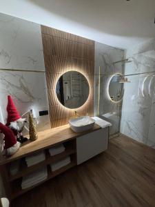 Domy na Roztoczu Aleja Lipowa B,G,J,K Sauna Jacuzzi Kajaki