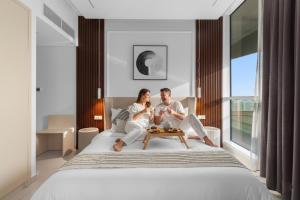 Modern 2BR Luxury Apartment with Downtown Dubai & Burj Khalifa Views