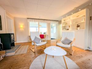 Boats stay play lake cabin