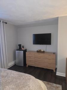 Cozy Room in Revere near Beachmont Blue Line Station