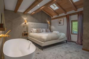 Hot tub, Sauna, Private shuttle and Privacy - 14 ppl - Stunning Ferme Liberté