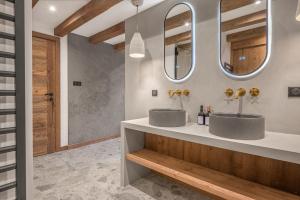 Hot tub, Sauna, Private shuttle and Privacy - 14 ppl - Stunning Ferme Liberté