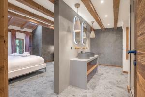 Hot tub, Sauna, Private shuttle and Privacy - 14 ppl - Stunning Ferme Liberté