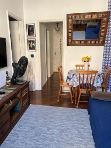 Apartamento inteiro, localização privilegiada em COPACABANA