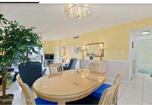 Coastal Beachfront Oasisi