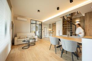 Marina Ostróda III - widok na jezioro, podziemny garaż, winda, klimatyzacja, wanna i prysznic, 2 łazienki, lux