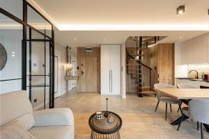 Marina Ostróda III - widok na jezioro, podziemny garaż, winda, klimatyzacja, wanna i prysznic, 2 łazienki, lux