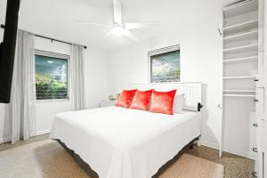 The Palmside Escape Heated Pool, Putt, Relax