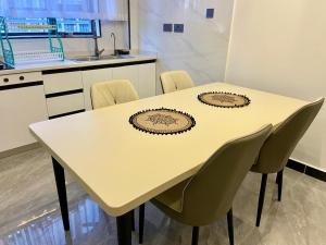 1 Bedroom in Lavington with pool & Gym, NAIROBI