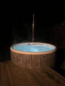 House with Outdoor Jacuzzi