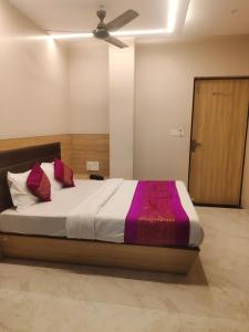 Family Rooms Only By Provide The URO Group - Main Bazar Paharganj