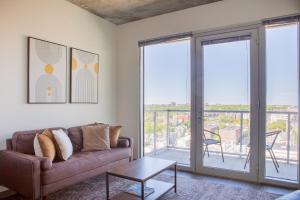 Luxury Studio Apt Near Brady St with Balcony and City View