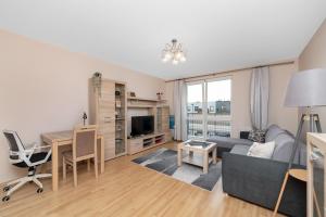 Cozy Corner: apartment with WiFi and Private Balcony