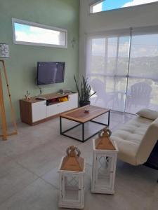 Casa con piscina y vistas a las sierras en Potrero de los Funes- Casa Sawa