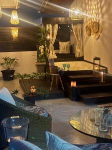 Pousada Flat com jacuzzi privativa aquecida 300 m da Praia e Roda Gigante