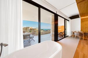 Modern apartment in prestigious el Higueron