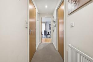 Two Bedroom House by Brookland Stays Serviced Accommodation Short Lets London with Free WiFi