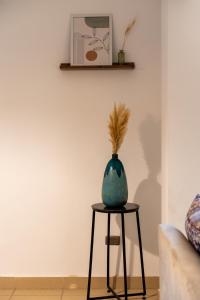 Modern Retreat with Smart TV and 2min to Nile corniche