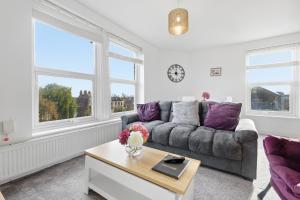 Two Bedroom Apartment by Brookland Stays Serviced Accommodation Short Lets London with Free WiFi