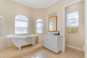 Rose Lake Escape - Gulf Access & Pet Friendly