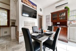 The Red House - Verona Holiday & Business