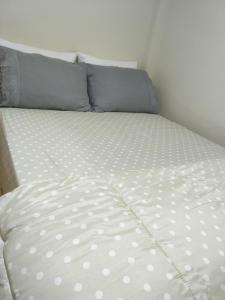 Apartamento, claro, alto,garagem,piscina todo novinho mobiliado, coração do Fonseca