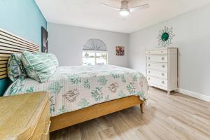 Canal-Front Home with Boat Dock and Lanai in Hudson