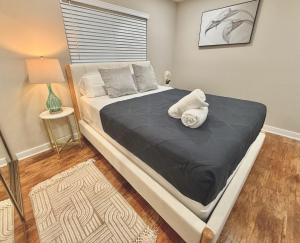 West Hollywood Luxe 2bed 2bath Parking Pool and Gym