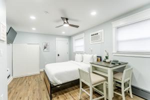 Studio Minutes from Center City South Philly Special