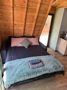 Warm Family Glamping Cabin with Kids Playground