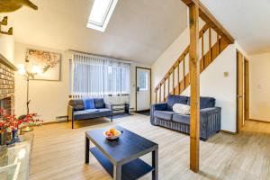 Ski, Swim and Hike! Family Home in Tobyhanna