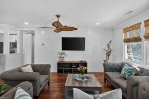 AV4-22: 4 22nd Avenue