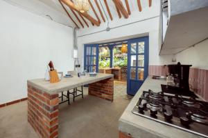 Sweet Helen Casa Santa