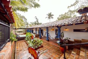 Sweet Helen Casa Santa