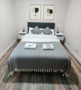 Free parking urban 2BR apartment