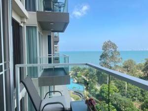 Delmare Beachfront Bangsaray