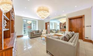 250 SqM MEGA MANSION