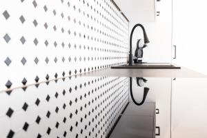 Vary Essence - Elegant Stay with Balcony