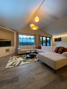 Bubbles & Balance - with private pool, jacuzzi and sauna