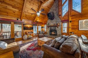 Merlot Chateau - Views, New Hot Tub, Fire Pit, Game Room, Wi-Fi - Mins to Blue Ridge