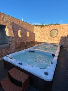 Bubbles & Balance - with private pool, jacuzzi and sauna