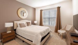 5268OBA-Solterra Resort