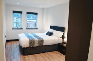 Elegant 2 bed flat with balcony in London