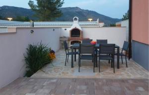 Amazing Apartment In Orebic With Wifi