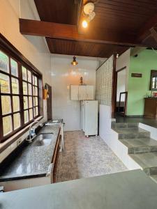 Casa com piscina em maresias 200 metros da praia