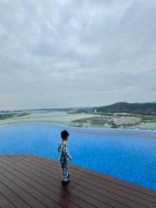 À Là cart studio apartment with bay view and water music