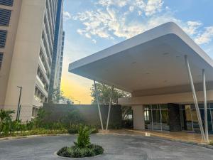 Apartment on the 21st floor, ocean and Sierra views